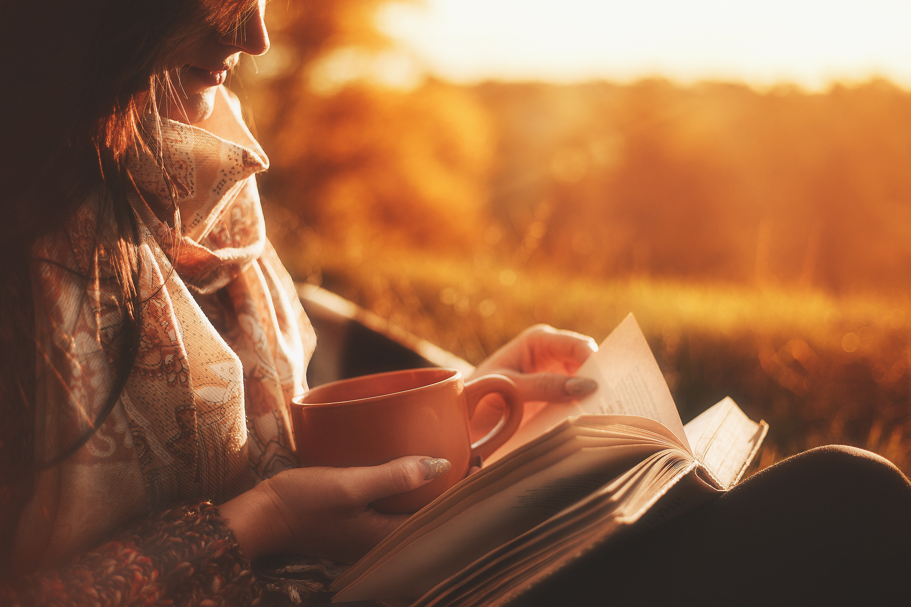 Поэтические размышления. Девушка с книгой. Книги про осень. Книга для…. Девушка с книжкой.